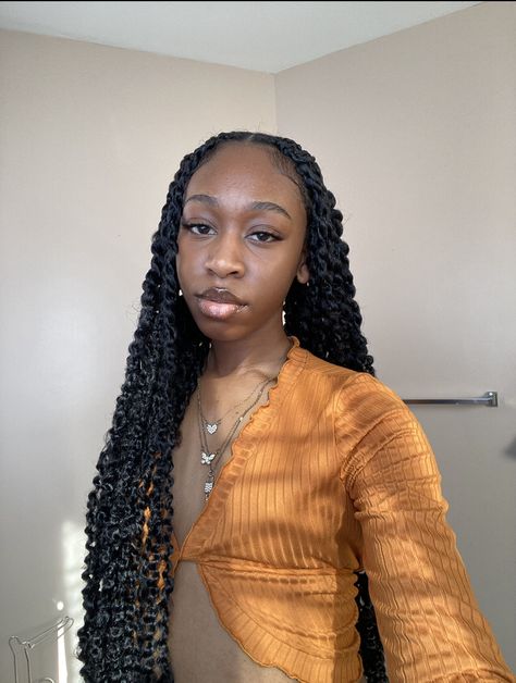 Black girl, passion twis, summer hairstyles, easy hairstyles, cute hairstyle, natural hair Hairstyle Natural Hair, Hairstyles Cute, Passion Twists, Protective Hair, Hairstyles Pictures, Cute Hairstyle, Braids Hairstyles Pictures, Curly Girl Hairstyles, Hairstyles Easy