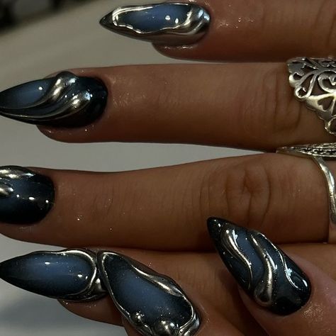 Almond Nails With Chrome Design, Black Nails Ideas Chrome, Black Nails Chrome Design, Dark Color Nail Art, Halloween Chrome Nails Designs, Halloween Blue Nails, Dark Blue Crome Nails, Chrome Nails Designs Blue, Navy Nails With Chrome