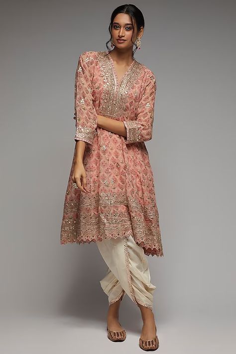 Blush Pink Embroidered Tunic Set Design by GOPI VAID at Pernia's Pop Up Shop 2023 Kurti With Dhoti, Gopi Vaid, Simple Kurti Designs, Color Combinations For Clothes, Dhoti Pants, Indian Fashion Designers, Gold Thread, Embroidered Tunic, Clothing Websites