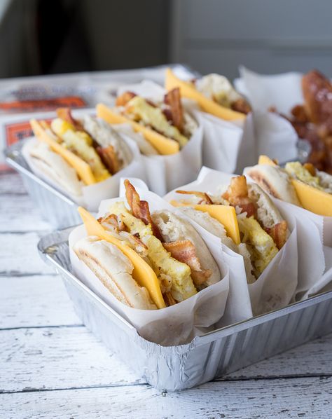 These Ultimate Tailgating Breakfast Sandwiches are also great for camping! Assemble ahead of time and enjoy at the game! Camping Hacks With Kids, Hobo Dinners, Camping Food Make Ahead, Healthy Camping Food, Camping Menu, Pie Iron, Camping Snacks, Camping Breakfast, Backpack Camping