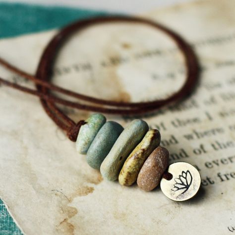 Cairn Necklace, Beach Stones Jewelry, Pebble Jewelry, Beachy Jewelry, Rock Necklace, Hand Building, Pottery Inspiration, Stones Diy, Stacked Necklaces