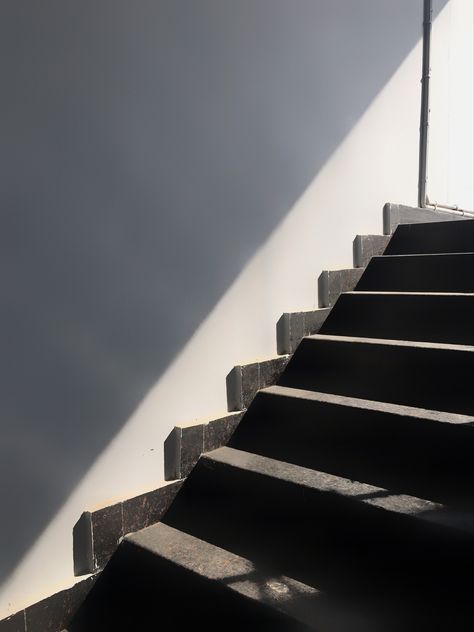 Stairs Aesthetic Photography, Minimalist Nature Photography, Minimal Photography Instagram, Minimal Photography Ideas, Minimal Pic, Minimalist Things, Minimalistic Photography, Stairs Light, Minimalism Photography