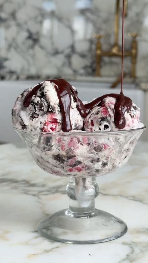 Sarah Fennel | no churn ice cream 4ever. | Instagram Sarah Fennel, Make Homemade Ice Cream, Cookies And Cream Ice Cream, Churn Ice Cream, Easy Ice Cream Recipe, Chocolate Candy Recipes, Raspberry Ice Cream, Making Homemade Ice Cream, Cream Ice Cream