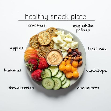 Healthy snack plate perfect for outdoor picnics, BBQs, and movie nights! What's on your dream snack plate? ⠀ ⠀ snack inspo from… Healthy Snacks Platter, Healthy Snack Platters, Veggie Snack Plate, Balanced Snack Plate, Healthy Snack Plate Lunch, Snack Plate Lunch Ideas, Healthy Plate Ideas, Low Calorie Snack Plate, Healthy Snack Plate Ideas