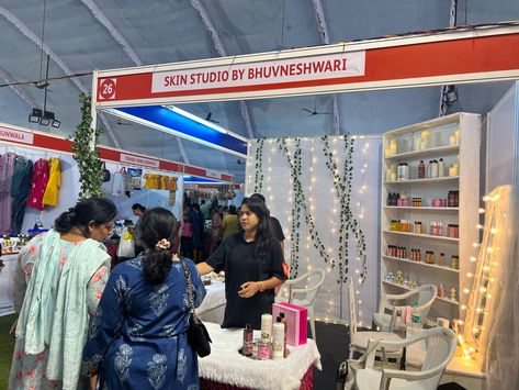 Skincare exhibition stall decoration ideas Stall Decoration Ideas Exhibition, Stall Decoration Ideas, Stall Decorations, Skin Studio, Exhibition Stall, Minimalist Decor, Decoration Ideas, Skin Care, Skin