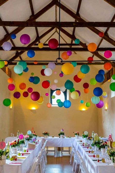 Paper Lanterns Wedding, Hanging Paper Lanterns, Skirt Diy, Boda Mexicana, Wedding Lanterns, Rainbow Wedding, Table Cloths, Hanging Lanterns, White Table