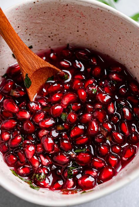 Pomegranate Recipes Healthy, Recipes With Pomegranate, Garlic Burgers, Pomegranate Dessert, Pomegranate Seeds Recipe, Butter Zucchini, Grapefruit Recipes, Pomegranate Sauce, Pomegranate Recipes