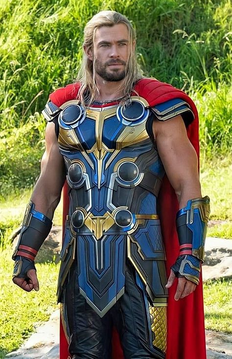 Thunder Outfit, Thor Film, Thor Wallpaper, Film Marvel, New Thor, Play Hacks, Thor Love And Thunder, Chris Hemsworth Thor, Love And Thunder