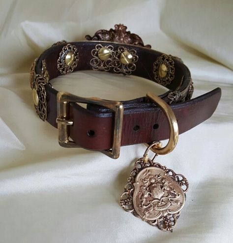 Royal Dog Collar, Aesthetic Pet Collar, Dog Collars Aesthetic, Borzoi Collar, Aesthetic Dog Collar, Cat Collar Aesthetic, Old Money Dog, Dog Collar Aesthetic, Vintage Dog Collar