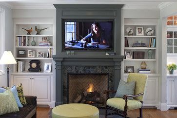 Emily A. Clark: Using an Accent Color Around the Fireplace Tv Camino, Painted Fireplace Mantels, Tv Above Fireplace, Design Camino, Tv Over Fireplace, Tv Mounted, Fireplace Bookshelves, Traditional Family Room, Paint Fireplace