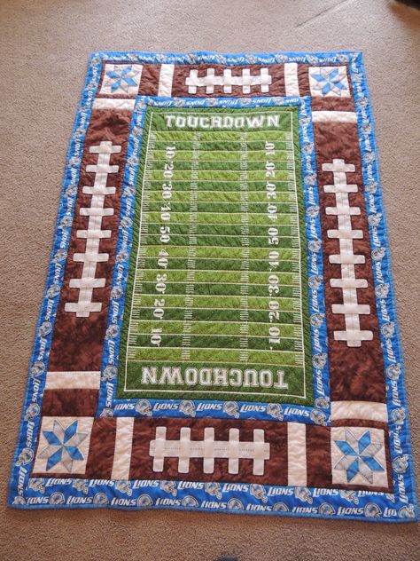 Football Quilt Block, Football Quilt Pattern, Football Sewing Projects, Football Quilt Pattern Free, Football Quilts Ideas, Sports Quilts Patterns Ideas, Chiefs Quilt, Tshirt Quilt Pattern, Baseball Quilt