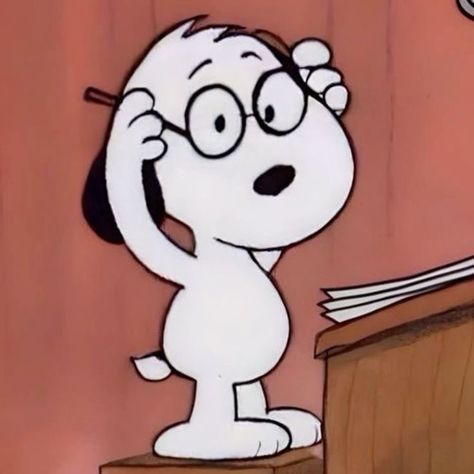 Snoopy With Glasses, Snoopy Laughing, Nerd Core, Funny Snoopy, Snoopy Drawing, Snoopy Cartoon, Snoopy Funny, Wait A Minute, Snoopy Images