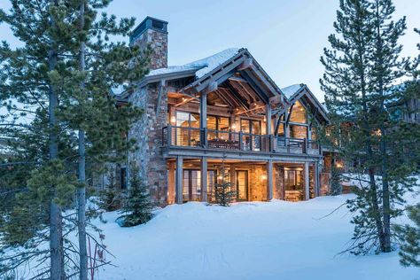 Hillside Snowcrest: The ultimate modern-rustic ski chalet in Montana Yellowstone Club, Mountain Home Exterior, Chalet Design, Rustic Exterior, Ski House, Breckenridge Colorado, Rustic Retreat, Ski Chalet, Ski Lodge