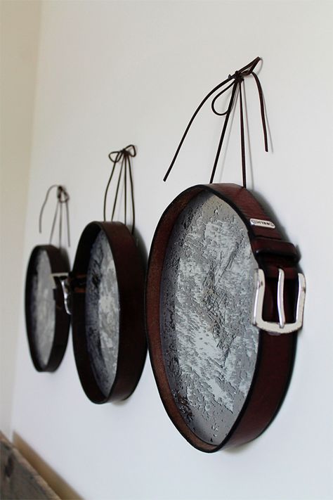 Creative Ways to Repurpose old Belts | ecogreenlove Diy En Cuir, Distressed Mirror, Leather Mirror, Diy Leather Projects, Leather Jewelry Diy, Diy Jewelry Holder, Leather Craft Projects, Home Owner, Diy Jewelry Unique