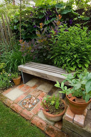 Garden Sitting Areas, Garden Seating Area, Backyard Seating Area, Tanaman Pot, Diy Bench Outdoor, Backyard Seating, Backyard Gardening, Cottage Garden Design, Beautiful Backyards