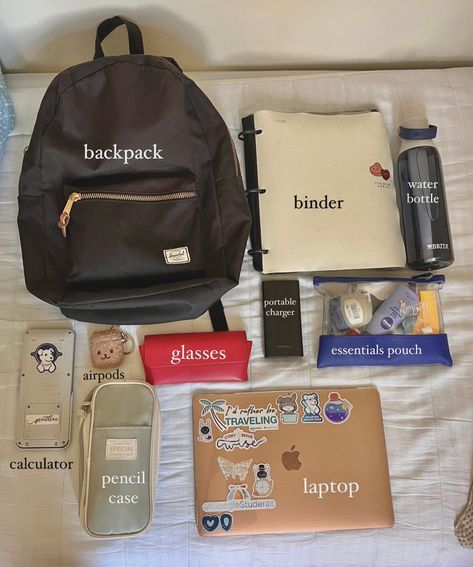 Study Bag College, Pack Bag Aesthetic, Things In Your Bag, What To Pack In My College Bag, What To Put In A Binder For School, School Bag Astethic, Back Packing Aesthetic For School, Packing School Bag Aesthetic, Backpack Inspo For School