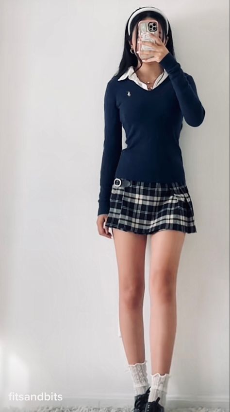 Preppy Style Skirt, How To Style Preppy Skirts, Cute Miniskirt Outfits, Korean Academia Outfit, 90s Preppy Style, Mini Skirt Outfit School, Cute Uniforms For School, Fall Outfit Shein, School Outfits With Uniform