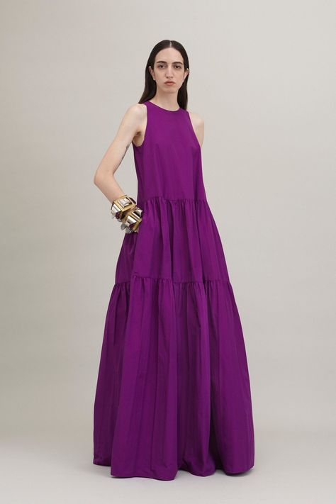 Albino Teodoro Resort 2019 collection, runway looks, beauty, models, and reviews. Purple Long Dress, 여름 스타일, Cotton Blends Dress, Maxi Robes, 2019 Fashion, Fashion Show Collection, Cotton Voile, Purple Dress, Cotton Dresses