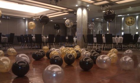 Airfilled balloons for the dance floor will be a dramatic and fun effect and be cheaper than helium filled. Balloons Ceiling, Black Ballons, Sweet 16 Candles, 50th Birthday Themes, Balloon Dance, Balloon Gifts, Silver Balloons, Black And Gold Theme, Champagne Birthday