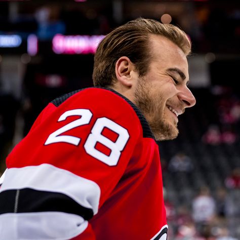 Timo Meier, Jersey Devil, Nhl Players, New Jersey Devils, Nhl, Smiley, Hockey, How To Look Better, Celebrities