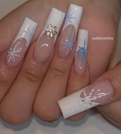 Christmas Gel Nails Square, Acrylic Nails Christmas Winter, Square Acrylic Nails Christmas, Plain Christmas Nails, Winter Coffin Nail Ideas, Short Christmas Acrylic Nails, Simple Nails Winter, Blue Xmas Nails, Winter Nail Sets