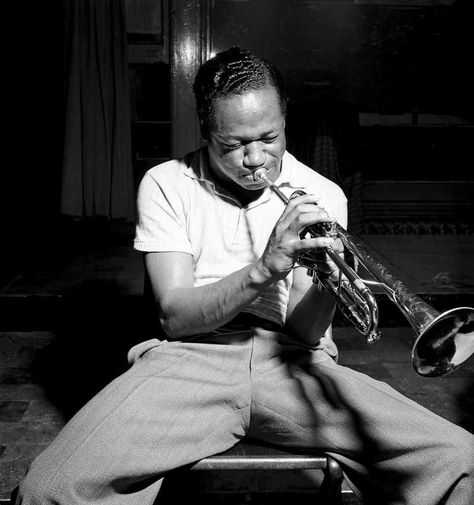 Jazz Photography by Francis Wolff_0 – Fubiz™ Clifford Brown, Jazz Photography, Francis Wolff, Jazz Cat, Trumpet Player, Blues Musicians, Jazz Artists, Cool Jazz, Miles Davis