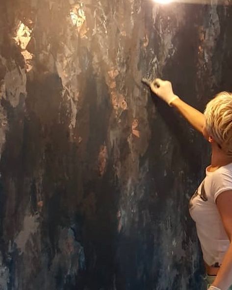 Dina Perejogina on Instagram: “Didn’t want to go for a wallpaper 🤣😂🤣 So ended up creating my own, thought to signing and varnishing after 😝 Wall art 🖼 with copper leaf…” Wall Art, Copper Leaf, A N Wallpaper, A Wallpaper, Classical Art, Realism, Copper, Fine Art, Signs