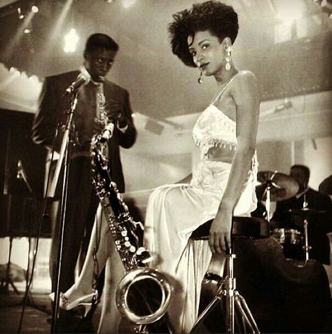 Blues Singer Aesthetic, Mo Better Blues, Spike Lee Movies, Black Hollywood Glamour, Black Movies, 1920s Aesthetic, Black Film, Saxophones, Beautiful Photoshoot Ideas