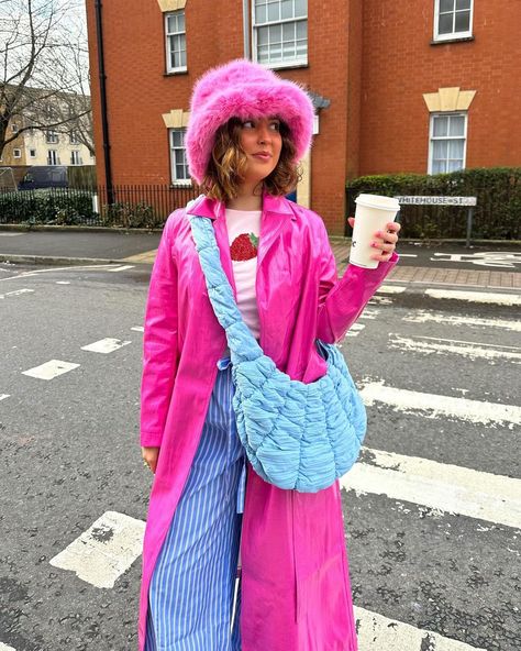 I like big hats and I cannot lie 👒💕 #pinkootd #stylingpink #popsofcolour #stepintospring | Instagram Colourblock Outfit, Big Hats, Dopamine Dressing, Bright Stripes, Happy Fashion, Big Hat, Pink Outfit, Cute Fits, Pink Aesthetic