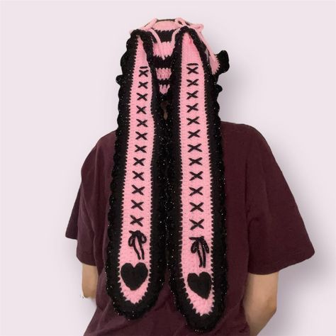 Crochet ruffle hat (glittery black and pink version) heart and striped themed pattern 💖🖤 check out my linktree for more reviews, socials, shops, and more!: https://linktr.ee/Jencrochet77 #crochet #crochetaddict #crochetlove #crochetersofinstagram #crochetinspiration #crochethat #pattern #handmade #pink #grunge #whimsygoth #coquette Emo Crochet, Crochet Ruffle Hat, Ruffle Hat, Pink Grunge, Crochet Ruffle, Heart Themed, Kawaii Crochet, Crochet Creations, Emo Grunge