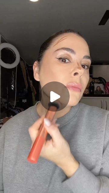 Jawline Contouring Makeup, Contour For Jowls, Contouring Jowls Makeup Tips, Contouring Over 40, Jowls Makeup, Contour Jawline, Erica Taylor, Sagging Neck, 40 Makeup