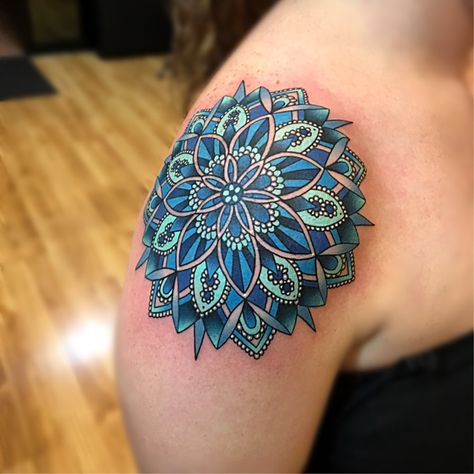 Mandala Tattoo Color, Mandela Flower, Colorful Mandala Tattoo, Mandala Tattoo Shoulder, Tatuaje Cover Up, Mandela Tattoo, Tattoos Mandala, Clever Tattoos, Tattoo Color