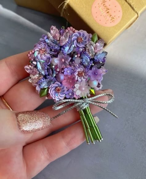 Different Types Of Beads, Pins Design, Types Of Beads, Embroidered Brooches, Seed Bead Art, Beaded Brooches, Hand Beaded Embroidery, Fabric Flower Brooch, Diy Embroidery Designs