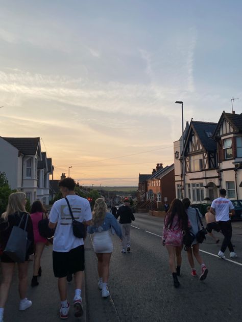 British Life Aesthetic, Summer Teen Aesthetic, Summer In The Uk, British Teenager Aesthetic, Summer In Uk, Teenage Summer Aesthetic, British School Aesthetic, British Summer Aesthetic, Uk Vibes