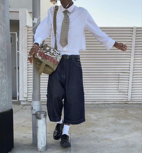 Masc Skirt Outfit, Business Core Outfits Men, Tyler The Creator Outfits, Business Core, Jean Shorts White, Long Jean Shorts, Outfit Sneakers, Vintage Menswear, Jordan Outfit