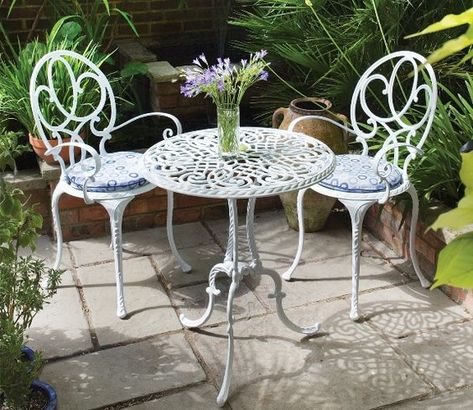 Tips On How To Build A Summer Garden - Bistro Table And Chairs Small Garden Table And Chairs, Small Garden Table, Metal Garden Table, Design Per Patio, Metal Garden Furniture, Garden Chairs Metal, Used Outdoor Furniture, Patio Table Set, Metal Outdoor Furniture