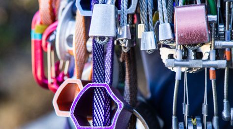 Exhausted all the top rope routes at your local crag? Start lead climbing with either sport or trad climbing. Here are a few tips to get started. Diy Hangboard, Rock Climbing Techniques, Climbing Technique, Lead Climbing, Climbing Training, Anthony Johnson, Trad Climbing, Mountaineering Climbing, Climbing Backpack