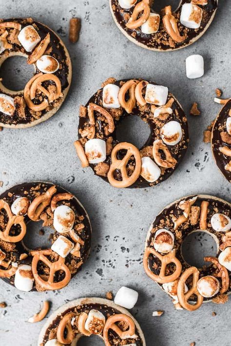 Rocky Road Baked Donuts Homemade Raspberry Jam, Donut Pan, Salted Pretzel, Make From Scratch, Filled Donuts, Homemade Donuts, Doughnut Recipe, Delicious Donuts, Caramel Popcorn