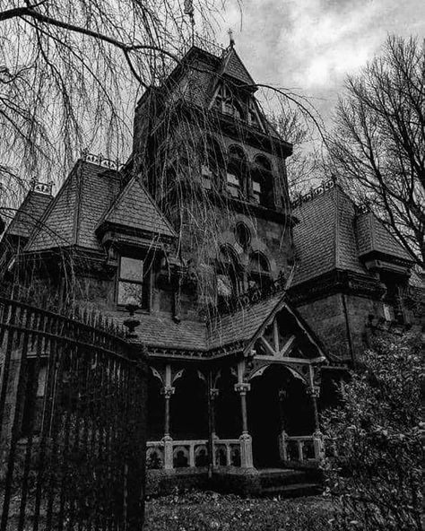 Jeremy Cecily, Vampire Lair, Evelyn Core, Vampire Aesthetics, Academia House, Vampire Victorian, Dark Mansion, Goth Things, Dark Acadamia