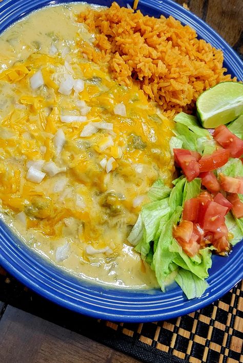 These Green Chili Chicken Enchiladas are a delicious and comforting dish perfect for a weeknight dinner. Packed with tender chicken, zesty green chilies, and creamy cheese, each layer is smothered in a rich enchilada sauce. Baked to perfection, this dish offers a satisfying blend of flavors with just the right amount of spice. Serve it […] Homemade Green Chili, Chili Chicken Enchiladas, Green Chili Chicken Enchiladas, Chili Enchiladas, Green Chili Enchiladas, Green Chile Recipes, Green Chile Chicken Enchiladas, White Bean Soup Recipes, Enchilada Ingredients