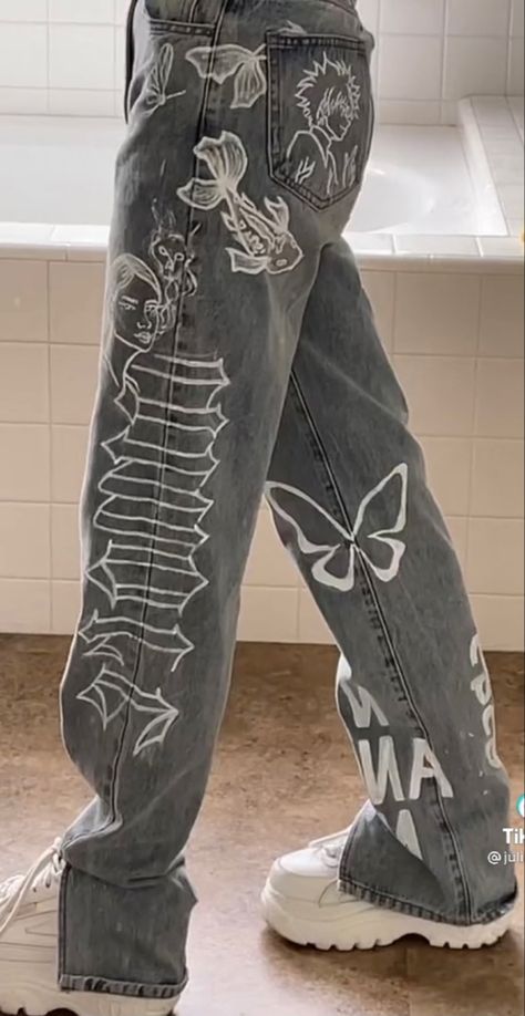 Aesthetic Pants Design, Easy Art Designs To Draw, Painting My Pants, Bleached Design Jeans, Cool Designs To Paint On Pants, Painted On Pants, Pants Custom Paint, Painting Ideas On Jeans Pants, Paint On Pants Ideas