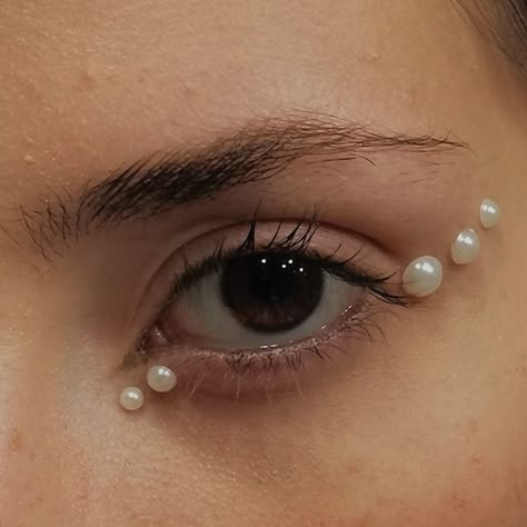 Pearl Gem Eye Makeup, Beads On Eyes Makeup, Eye Gem Makeup Looks, Pearls On Eyes, Pearl Face Gems, Makeup Looks Pearls, Pearls Eye Makeup, Pearl Eye Look, Pearl Face Makeup