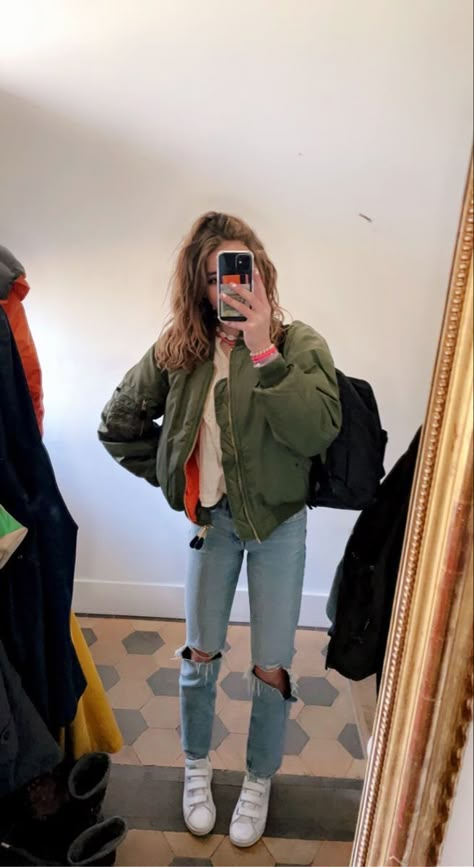 How To Style Olive Green Jacket, Cargo Jacket Outfit, Bomer Jacket, Green Jacket Outfit, Green Cargo Jacket, Jacket Outfit Women, New York Outfits, University Outfit, Wardrobe Capsule