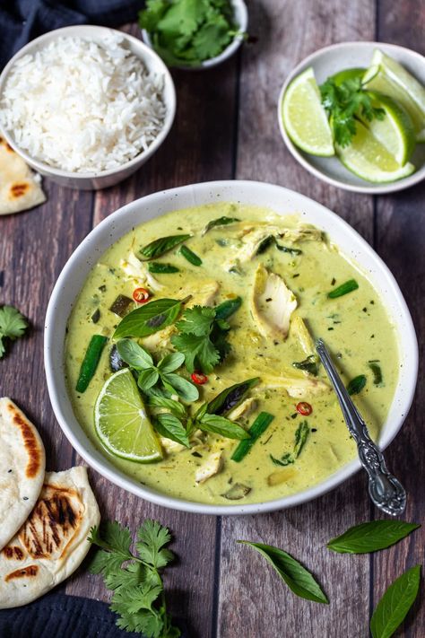 Green Curry Chicken Recipes, Easy Thai Green Curry, Thai Green Curry Recipe, Thai Mad, Green Curry Sauce, Green Curry Recipes, Green Curry Chicken, Homemade Curry, Thai Green Curry