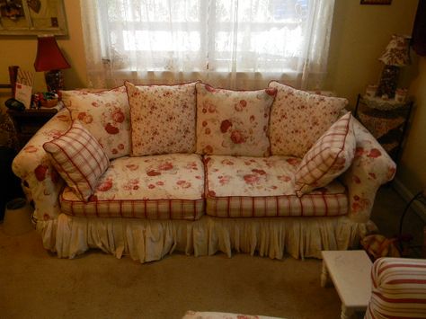 my couch i reupholstered Grandma Couch Aesthetic, Grandma Furniture, Grandma Couch, Cottage Couches, Cute Couch, Farmhouse Couch, Calm Bedroom, Old Couch, Kitty House