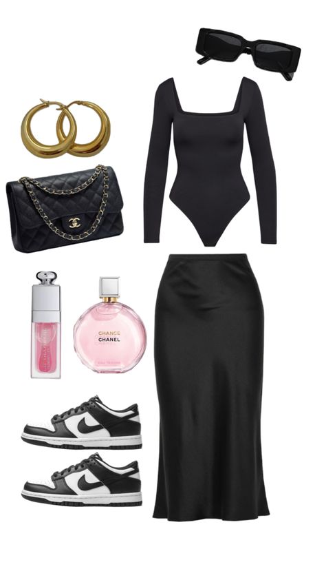 Casual Chic | Brunch Outfit | Dinner Outfit | All Black Outfit #outfitinspo #casual #chic #style #inspiration What To Wear To A Restaurant Outfits, Hostess Outfit Restaurant Casual, Black Brunch Outfit, Sunday Dinner Outfit, Hostess Outfit Restaurant, All Black Dinner Outfit, Fancy Restaurant Outfit, Trendy Brunch Outfit, Hostess Outfit