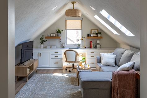 Misc. Spaces - Transitional - Home Office - Omaha - by Superior Home Improvement | Houzz UK Marthas Vineyard Interior Design, Joe Nichols, Transitional Home Office, Attic Office, Loft Office, Small Attic, Attic Bedrooms, Southern Ocean, Clutter Free Home