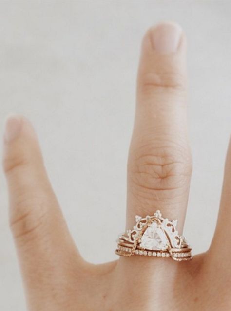 Breathtaking unique engagement rings you'll wear forever Pinterest Engagement, No Ordinary Girl, Natalie Marie Jewellery, Pretty Engagement Rings, Natalie Marie, Looks Pinterest, Triangle Diamond, Engagement Ring Photos, Triangle Ring