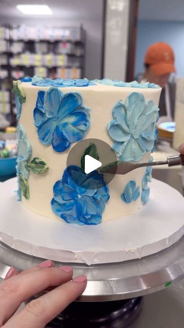 Cake Spatula Flowers, Spatula Flowers On Cake, Cake Decorating With Palette Knife, Knife Palette Cake, Palette Knife Buttercream Cake, Painted Flowers On Cake, Palette Knife Cake Flowers, Cake Palette Knife, June Cake Ideas