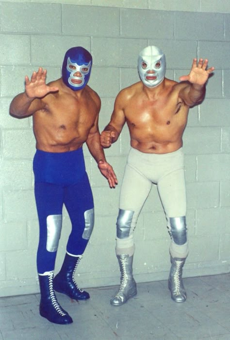 Blue Demon y Santo, el enmascarado de plata Luchador Mask, Mexican Wrestler, Blue Demon, Mexico Style, Wrestling Stars, 8 Bits, Sports Hero, Workout Pictures, Mexican Culture